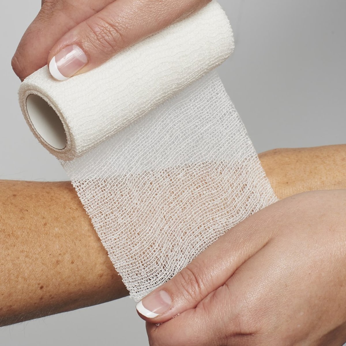 Primagauze Elastic Cohesive Bandage 2.5cm x 2m 2 Rolls by Smith & Nephew