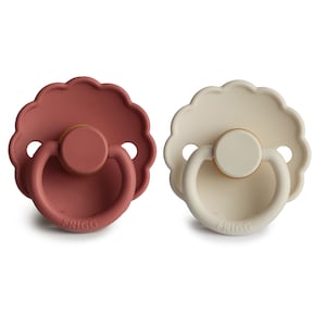 FRIGG 6-18 Months Daisy Pacifier Baked Clay/Cream 2 Pack